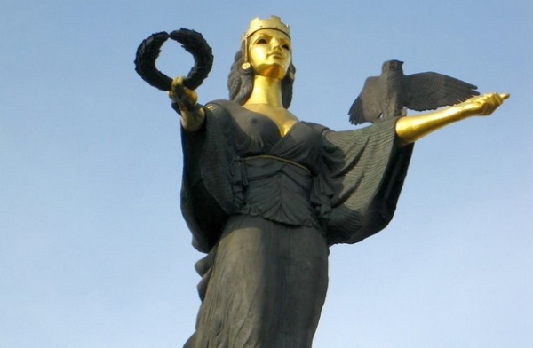 СОФИЯ  ПРАЗНУВА